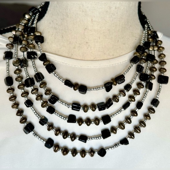 Necklace, 5 strand layered wire, shell bead black, gray, silver jewelry - Picture 5 of 11